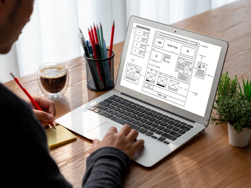 Diseño Web Profesional vs Hazlo-Tú-Mismo: Comparativa Completa